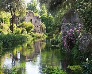 Сад Нимфы, Италия, недолеко от города Латина