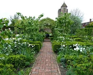 Замок и сады Сиссингхёрст, Кент, Великобритания